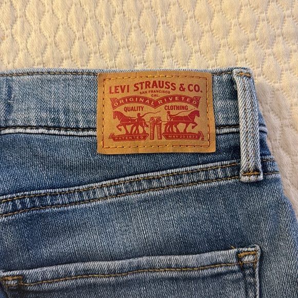 Levi’s 311 Shaping Skinny Jean - Picture 7 of 7